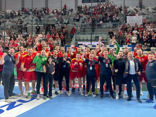 România s-a calificat la Campionatul European de handbal 2026. „Tricolorii” au pierdut în Polonia, dar au avut noroc cu victoria dramatică a Portugaliei cu Israelul