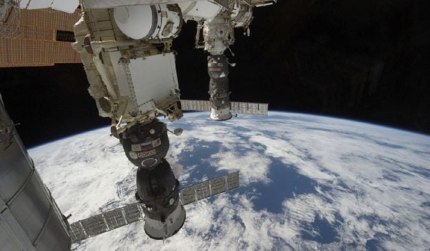 Capsula Crew Dragon de la SpaceX, cu patru astronauțila bord, a ajuns cu bine la Stația Spațială Internațională I VIDEO