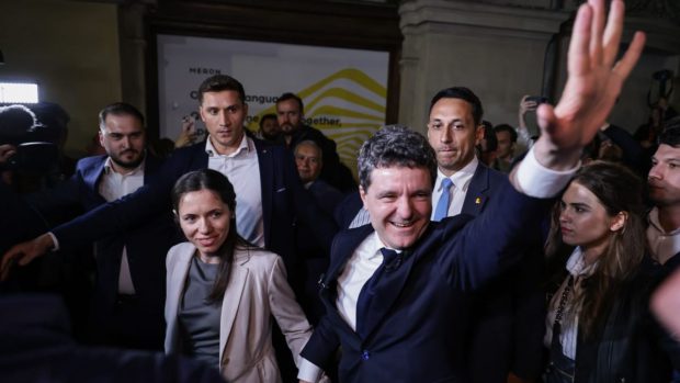 Reacții din presa internațională după alegerile prezidențiale din România. Le Figaro: „Nicușor Dan, briliantul matematician devenit președinte”. Politico: „Lacrimile fraților Tate și bucuria UE”