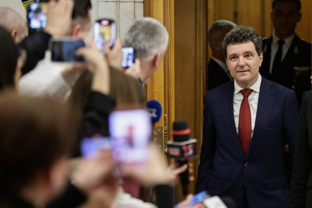 Președintele Nicușor Dan nu e un salvator