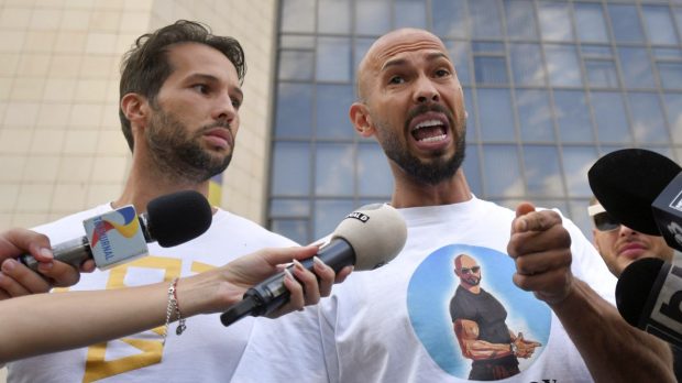 Noi probleme pentru Andrew Tate și Tristan Tate. Sunt inculpați și în Marea Britanie pentru 21 de acuzaţii grave
