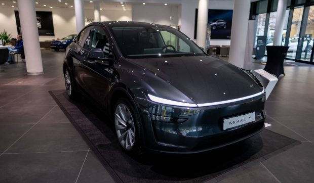 În cât timp se descarcă complet bateria unei Tesla dacă nu o folosești deloc și cum să ai grijă mai bine de acumulatori