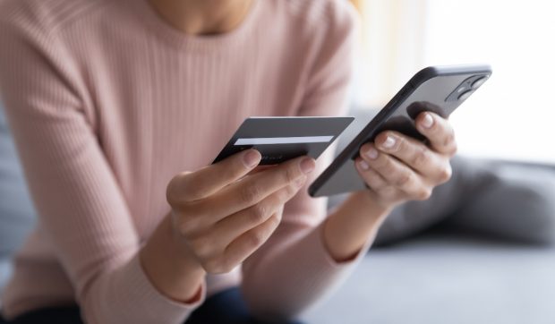 Ce este frauda de tip spoofing, metoda prin care o femeie din Zalău a rămas fără 50.000 de lei în cont