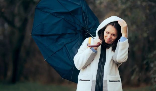 Cod galben de vânt și vreme rea așteptată în următoarele zile. Meteorologii ANM anunță averse și descărcări electrice