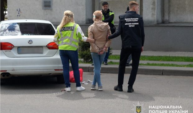 O mamă și-a vândut cu 30.000 de dolari fetița născută pe 1 mai, și a fost prinsă când primea avansul, în Ucraina