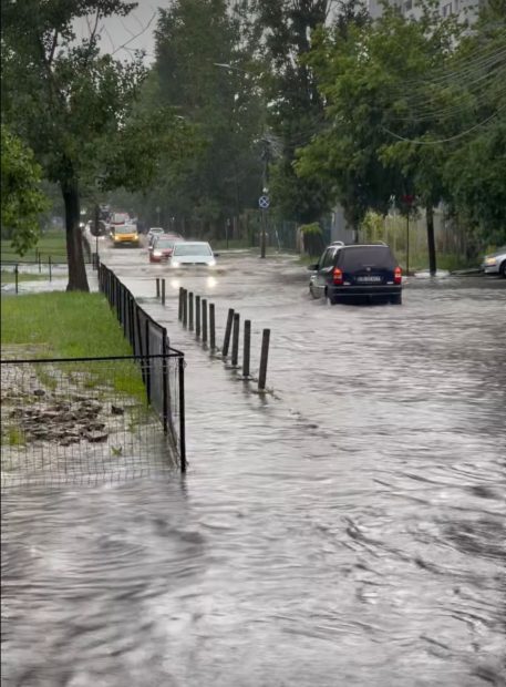 Cod roșu de ploi torențiale în județele Argeș, Prahova și Dâmbovița. Localitățile afectate