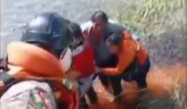 Coșmarul prin care au trecut cinci oameni, după ce avionul în care se aflau a aterizat forțat într-o mlaștină, în Bolivia: „Eram înconjurați de crocodili”