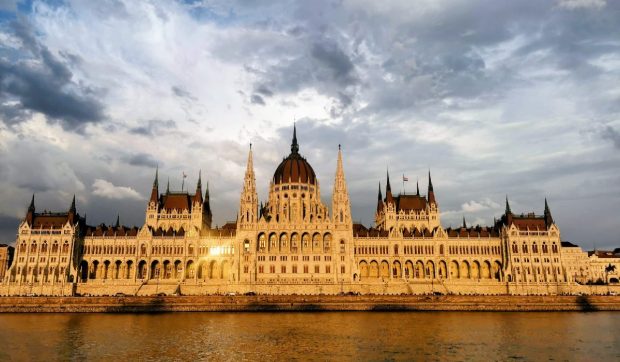 Copiii unor români care trăiesc în Budapesta învață la școală despre „Transilvania, pământ unguresc”