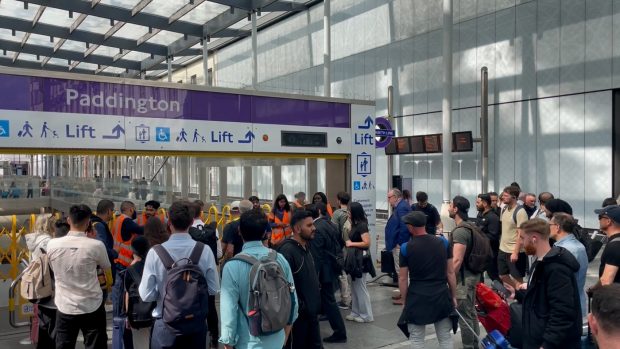 Pană de curent în Londra: circulația metrourilor s-a oprit complet minute bune și pasagerii au rămas blocați în tuneluri