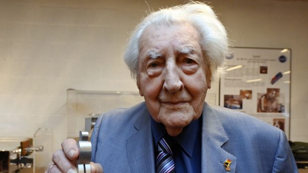 Paul Van Hoeydonck a murit. Autorul primei opere de artă de pe Lună avea 99 de ani