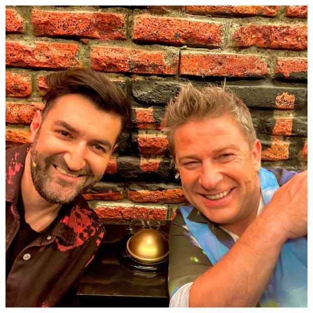 Imagine Stire Pavel Bartoș l-a făcut pe Smiley să scoată bani din buzunar. „Suntem producători amândoi”/ VIDEO EXCLUSIV | 2review.ro