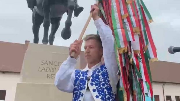 Peter Magyar, opozantul lui Viktor Orban, a trecut, pe jos, granița în România și a ajuns la Oradea. Care este miza marșului în care a pornit