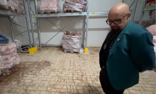 Piedone, șocat de ce a găsit în control la abatorul din Popești-Leordeni: „Inconştienţa voastră le întrece pe toate. Aici nu e abator, aici e crematoriu!”