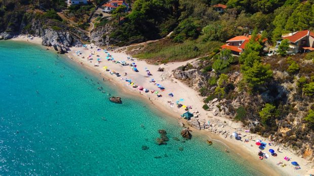 Românii și bulgarii cumpără tot mai multe locuințe în Grecia, iar localnicii sunt nemulțumiți
