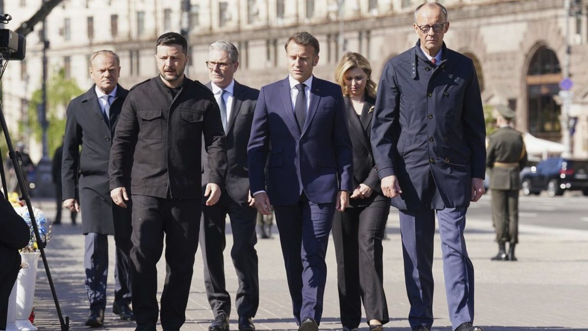 Emmanuel Macron,  Friedrich Merz, Keir Starmer și Donald Tusk au ajuns la Kiev, de unde îl amenință pe Vladimir Putin