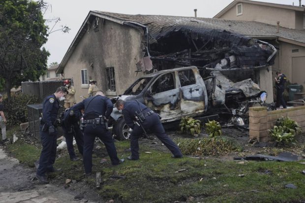 Un avion s-a prăbușit într-un cartier din San Diego. „Mai multe case au fost lovite direct”