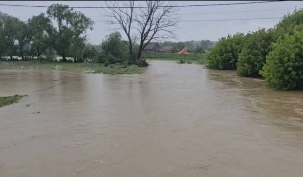 Avertisment emis de Apele Române: 13 râuri din țară au depășit cota de atenție. Situație critică într-unul dintre cazuri