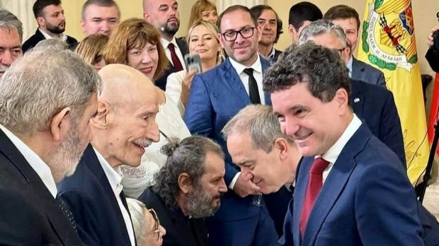 Mircea Cărtărescu a fost invitat la Cotroceni, dar nu l-a felicitat pe Nicușor Dan: „Mă bucur însă că l-am văzut prima dată în realitate”