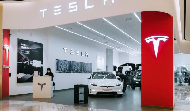 Tesla pierde locul 1 în Europa la vânzările de mașini electrice. Cine este noul lider