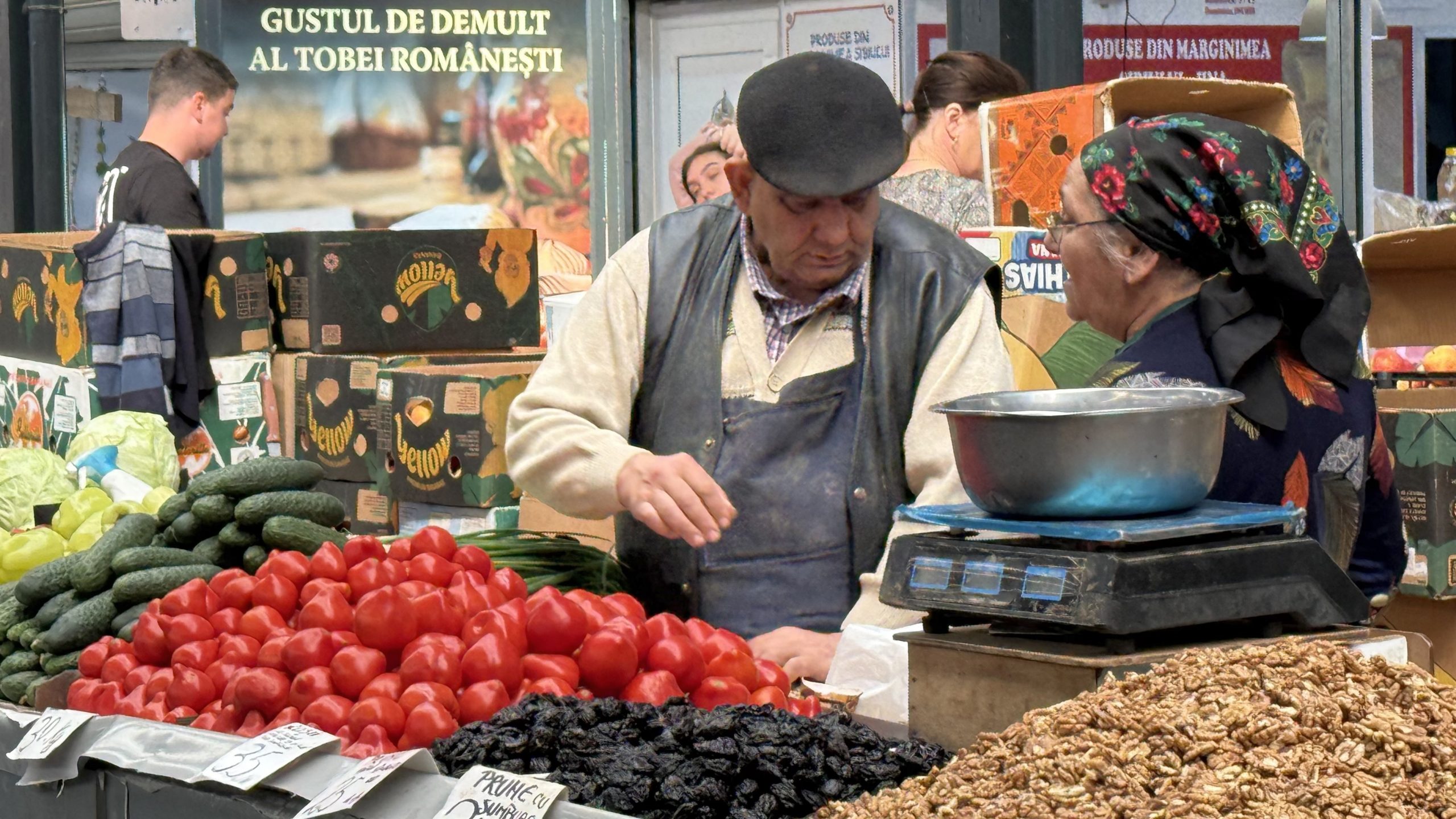 Cât costă roșiile românești în piață? „Cu banii ăștia mănânci carne o săptămână! Mai așteptăm, că vara-i lungă”
