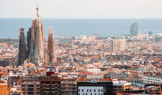 Spania obligă Airbnb să șteargă peste 60.000 de anunțuri ilegale de închiriere. Decizia radicală vine în contextul crizelor de locuințe
