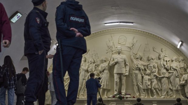 Cadou bizar pentru pasagerii din Moscova: metroul readuce o sculptură cu Stalin în mărime naturală
