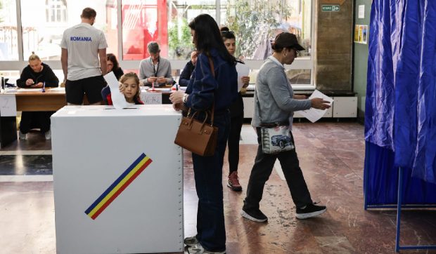 O femeie a dărâmat un calorifer într-o secție din Mamaia, după ce s-a certat cu membrii secției de vot