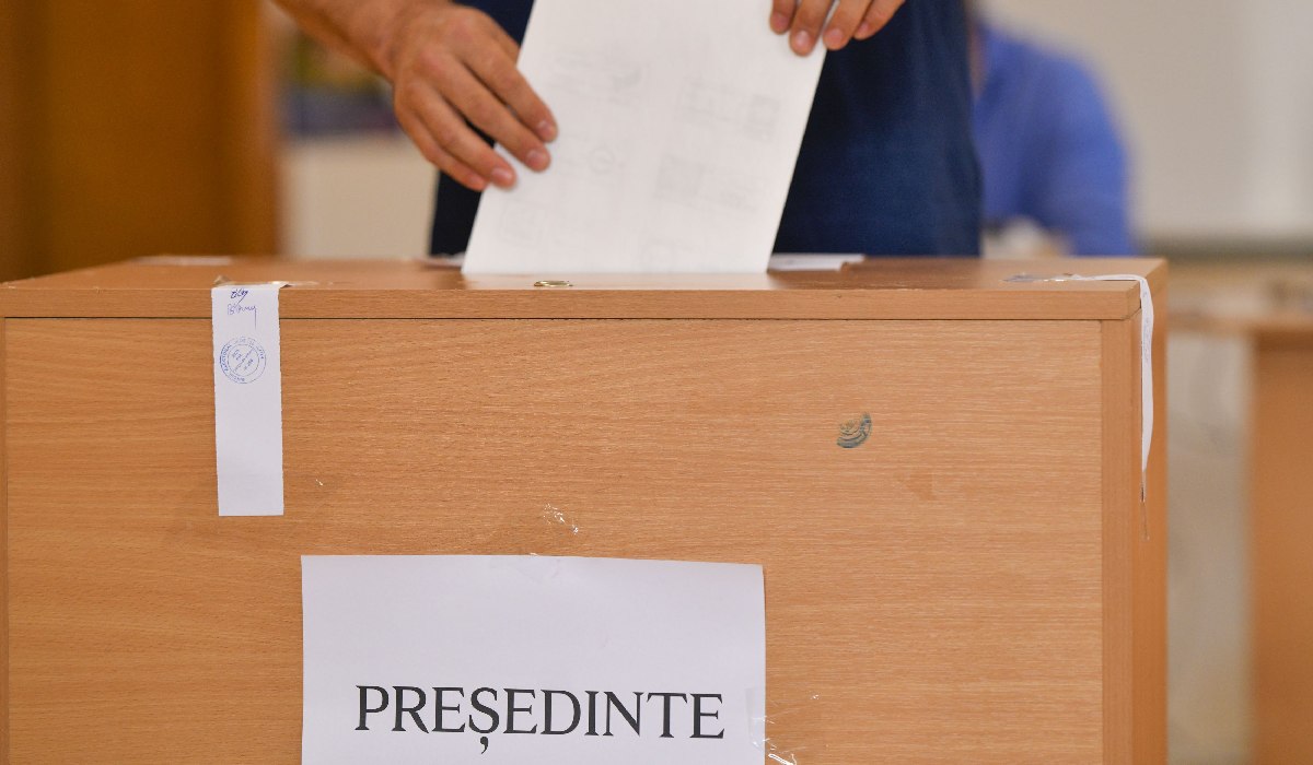 Ce faci dacă vezi o ilegalitate la vot? Un call center și o aplicație îți sar în ajutor