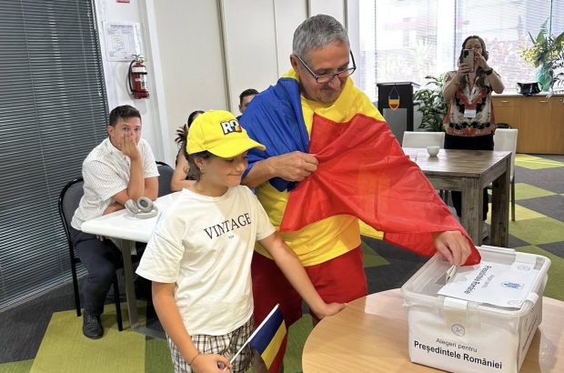 Silviu Oprea a votat în Australia, înfășurat în tricolor și cu fiica cea mică de mână. Ce a pățit când a cumpărat o fermă în România: „Ăsta e motivul pentru nu ne întoarcem acasă”