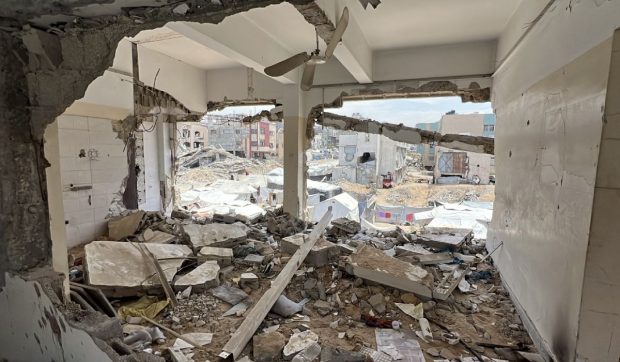 Momentul în care Spitalul European din Gaza este atacat. 16 oameni au murit și alte zeci au fost răniți: „Nu știm dacă mai apucăm evacuarea”| VIDEO
