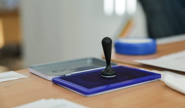 Alegeri prezidențiale 2025: Dosar penal în Timiș după ce un bărbat fără drept de vot, a fost lăsat să voteze, deși apăruse alertă în sistem
