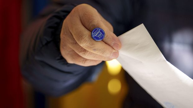 Mai multe secții de votare din Ilfov au rămas fără buletine de vot cu mai bine de o oră înainte de închiderea urnelor