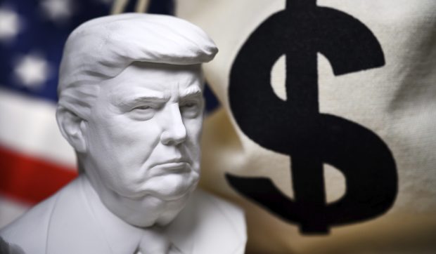 Frauda istorică a președinției Trump: îmbogățire personală fără precedent în America: „Aruncați cărțile de istorie”