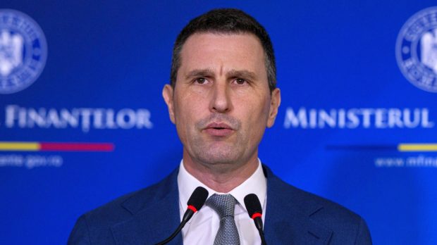 Statul are dificultăți în a găsi bani pentru plata salariilor și pensiilor, recunoaște Tanczos Barna pentru prima dată
