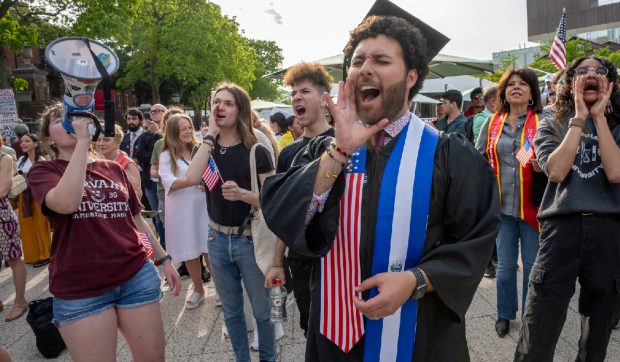 SUA ordonă ambasadelor din întreaga lume să suspende interviurile pentru vizele de student