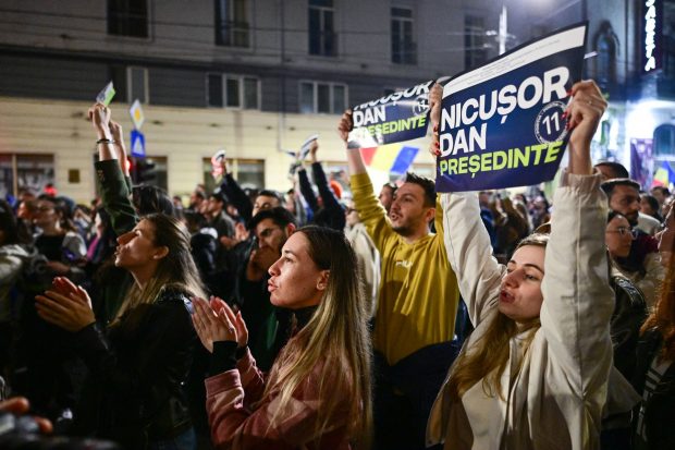 Tinerele până în 29 de ani au votat masiv pentru Nicușor Dan pe 18 mai, la fel ca și senioarele peste 65 de ani. Profilul complet al alegătorilor STUDIU