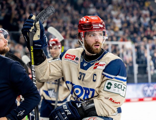 Thomas Larkin, jucătorul născut la Londra, din tată american și mamă italiană, și visul ratat de a juca în NHL. „Trece și că am soție nemțoaică!”