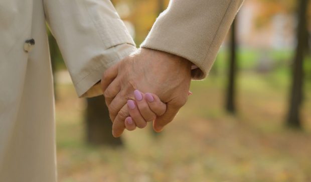 Un primar și-a dat demisia după 53 de ani de mandat, ca să aibă grijă de soția sa bolnavă