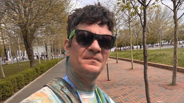 Tudor Chirilă i-a trimis pe tineri la vot, la Baia Mare: „Folosiți ChatGPT” | VIDEO