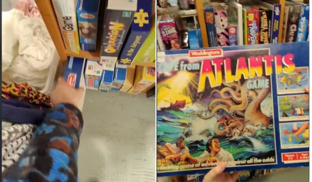 Un bărbat a căutat în târguri de vechituri și magazine second hand același obiect, timp de 10 ani: cum a reacționat când l-a găsit