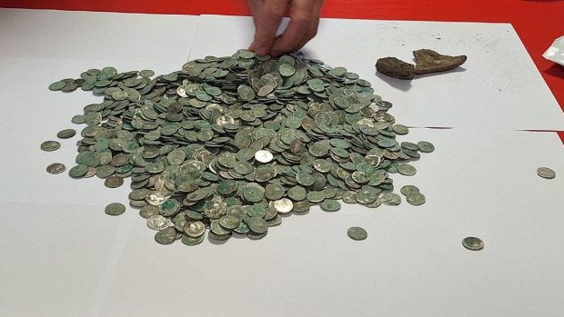 Românul care a găsit 1.469 de monede romane de argint în Giurgiu, vedetă în presa americană: „Să mă ciupesc, ca să mă asigur că nu visez”