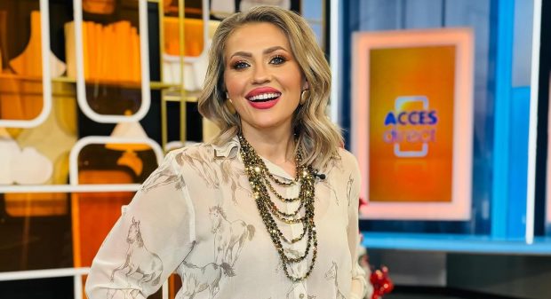 Imagine Stire Cum a fost surprinsă Mirela Vaida de soțul și cei doi băieți ai lor, de ziua numelui. „Doar o singură Elena au în casă” | 2review.ro