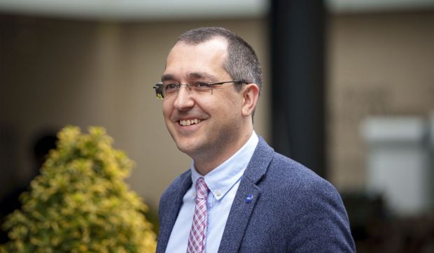 Vlad Voiculescu: Unii au votat altfel – nu din nepăsare, ci pentru că n-au mai avut încredere în nimeni. Prea des i-am numit „negaționiști”, „fără dinți” sau „pleava”