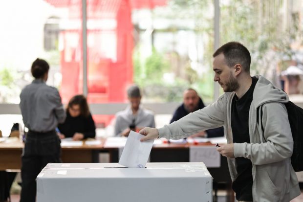 Rezultatele votului din diaspora la alegerile prezidențiale 2025. George Simion, votat masiv în Spania și Germania. Nicușor Dan, favorit în estul Europei