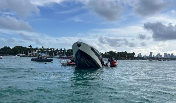 Un iaht de lux Lamborghini s-a scufundat și zeci de influenceri au ajuns în apă, lângă Miami Beach