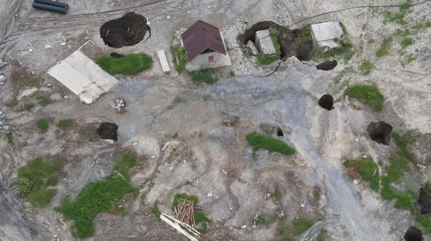 Situația de la Salina Praid se înrăutățește: 700 de metri cubi de rocă s-au prăbușit, fisuri mari pe drumul tehnologic