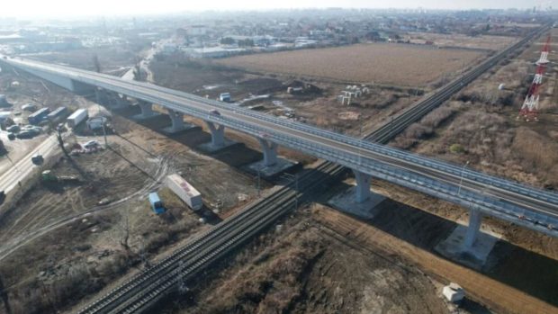 Stadiul lucrărilor la drumul de legătură dintre Autostrada A1 Arad – Timişoara şi DN 69 se apropie de 70%. Anunțul făcut de Sorin Grindeanu