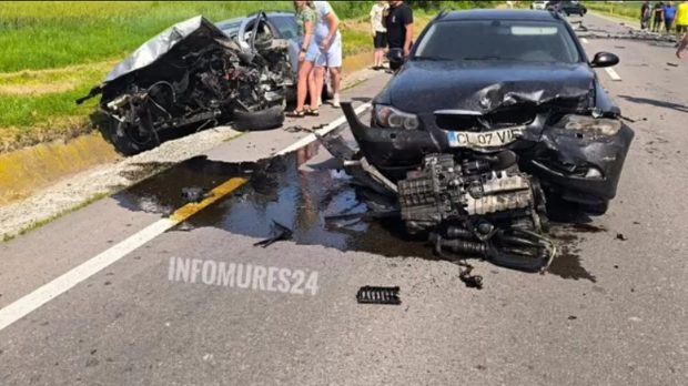 Trafic blocat în Brașov, la Rupea. Un om a murit și altul este încarcerat, după ce 2 mașini s-au ciocnit și au ricoșat în a treia