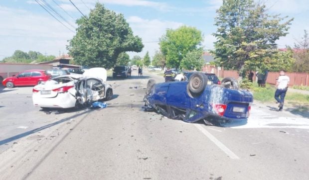 Un copil a murit și alte trei persoane au fost rănite într-un accident pe DN 65, între Balș și Slatina. Traficul rutier a fost oprit | VIDEO