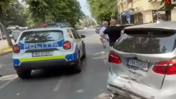 Două șoferițe s-au izbit în centrul orașului Timișoara și au dat circulația peste cap